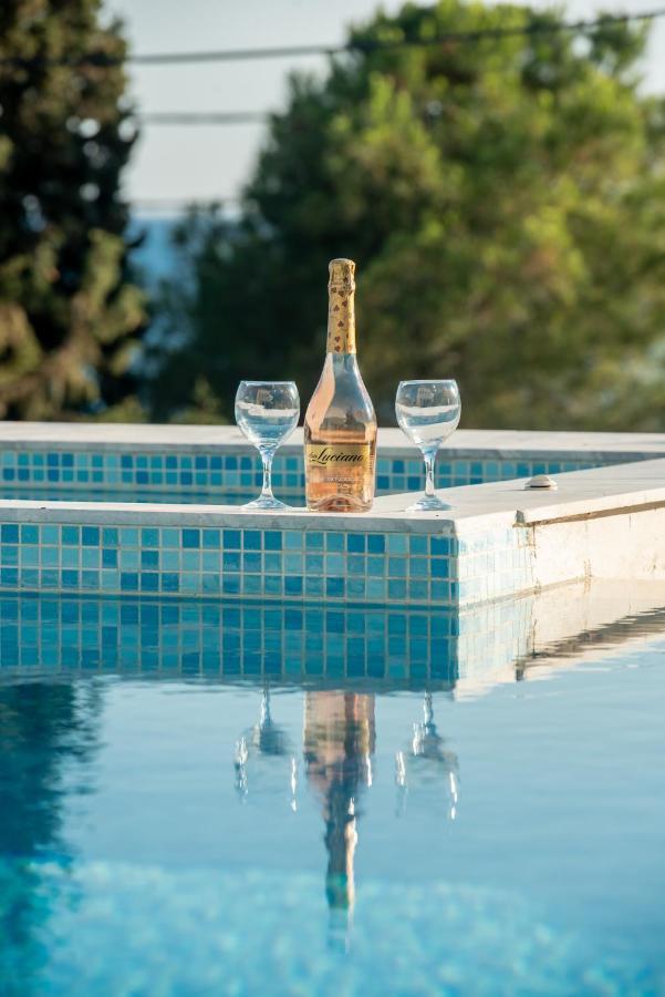Villa Costamare - Enjoy Lazy Days On The Private Pool-Jacuzzi Pefki  Екстер'єр фото