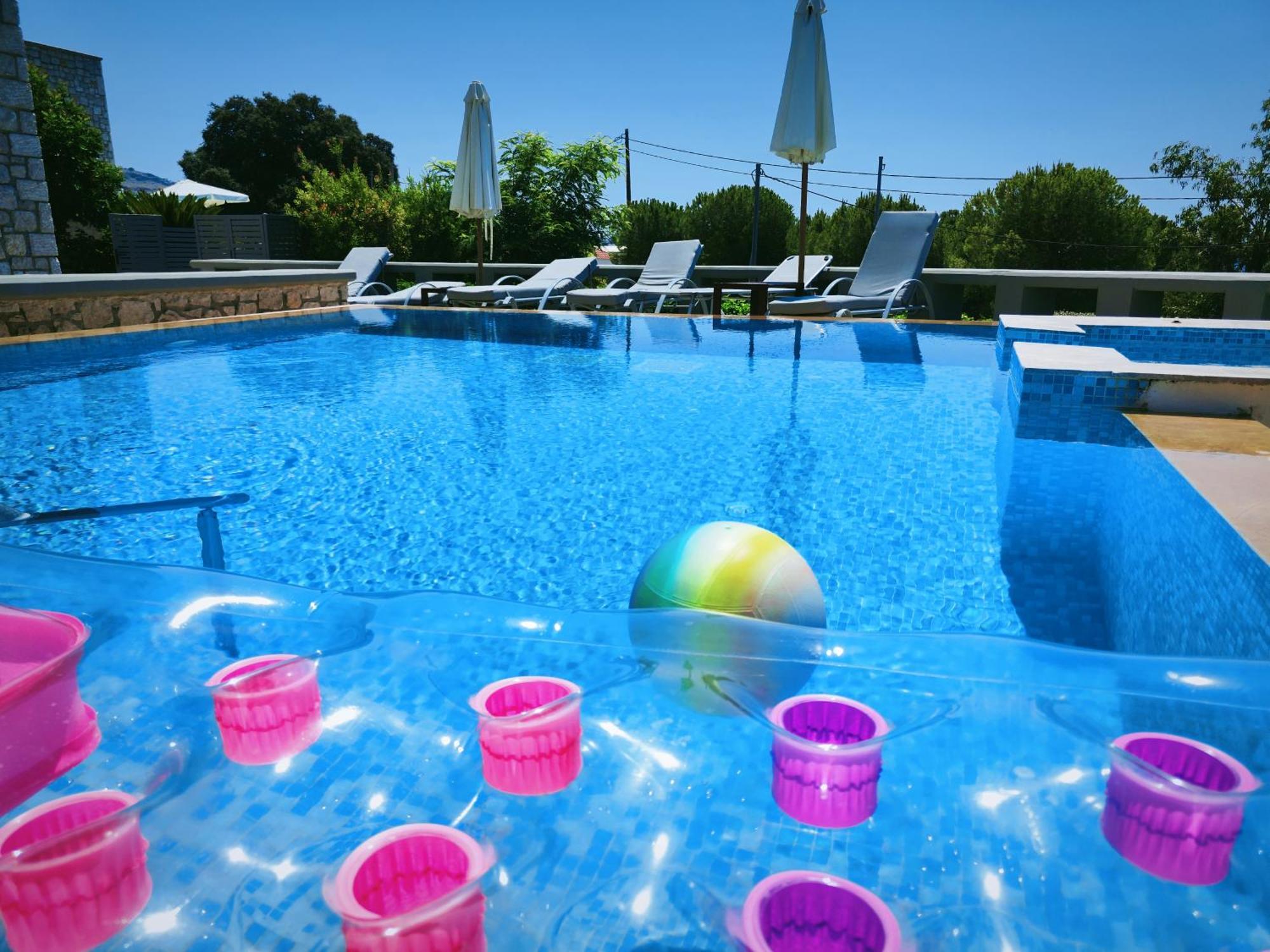 Villa Costamare - Enjoy Lazy Days On The Private Pool-Jacuzzi Pefki  Екстер'єр фото